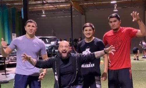 Небитый казахстанский боксер показал крутое видео с тренировок в США