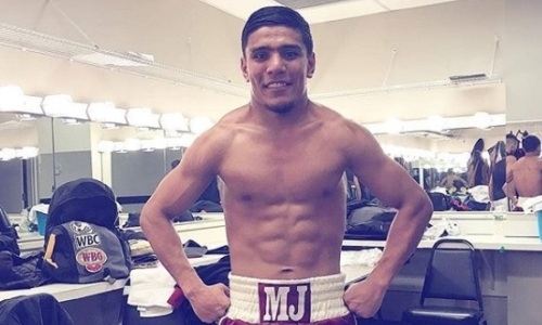 Узбекский обидчик Ералиева готовится стать объединенным чемпионом мира в восьмом бою на профи-ринге