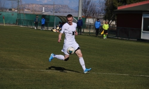 Пятикратный чемпион Казахстана официально подписал бомбардира из России