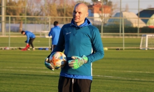 Фоторепортаж со второго дня УТС «Иртыша» в Турции с участием новичков Черника и Куталия