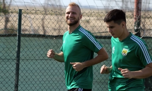 Фоторепортаж с тренировки на УТС «Тобола» в ОАЭ