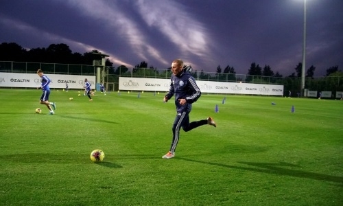 Фоторепортаж с тренировки клуба РПЛ на УТС с участием Исламбека Куата