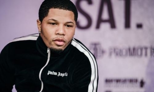 Протеже Мэйвезера едва не придушил мать своего ребенка на глазах у толпы. Видео