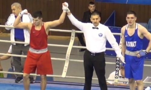 Вице-чемпион мира из Казахстана побил российского боксера на турнире в Венгрии
