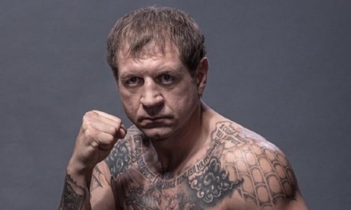 «Бить тебя буду. С обеих рук». Емельяненко ответил своему сопернику на критику грозным обращением. Видео