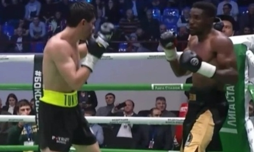 Африканский боксер сдался после избиения россиянином в его дебютном бою. Видео нокаута