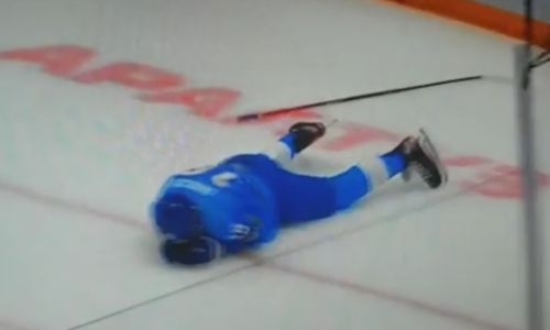 Хоккеисту «Барыса» безнаказанно разбили нос и отправили в раздевалку в матче за сборную Казахстана. Видео