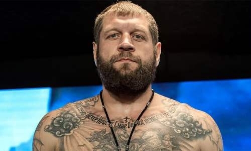 «В его взгляде я не вижу ничего, кроме...». Следующий соперник разоблачил Александра Емельяненко