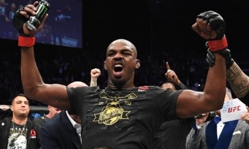 Бой величайшего бойца в истории ММА завершился громким скандалом в UFC. Видео