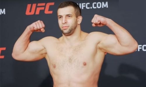 «Полстраны обвинил в нетрадиционной ориентации». Чемпион России вызвал на бой наехавшего на Емельяненко российского файтера