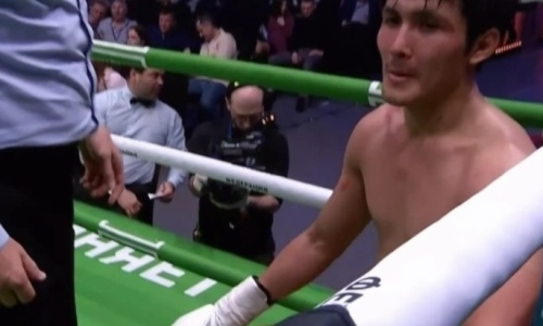 Российский боксер сломал руку сопернику с 29 победами в профи. Видео нокаута