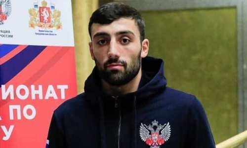 Адвокат двукратного чемпиона России по боксу показал, как росгвардеец сам сломал себе нос. Видео
