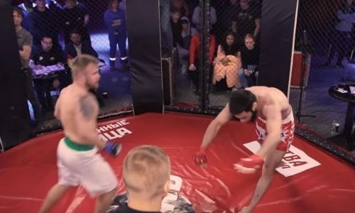 Российский боец по прозвищу Моряк жесточайше вырубил соперника на новом зрелищном турнире по ММА. Видео страшного нокаута