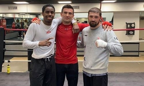 Непобежденный казахстанский боксер провел спарринг с чемпионом Европы
