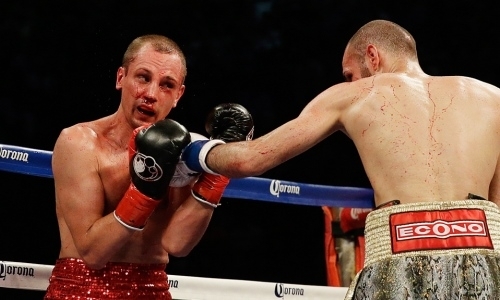 Экс-претендента на титул из России сенсационно нокаутировали во втором раунде. Видео