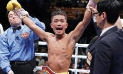 Бой за титул IBF завершился мощным чек-хуком слева во втором раунде. Видео нокаута