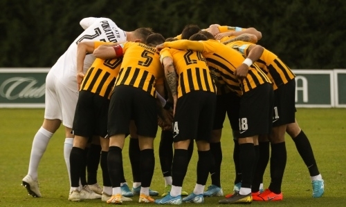 Ожидаемо. «Кайрат» проиграл «Зениту» в матче с удалением и травмой Эсеолы. Видео