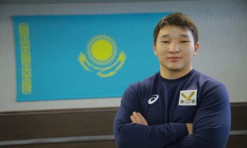 Казахстанский тяжелоатлет установил мировой рекорд и завоевал две золотые медали чемпионата Азии среди юниоров