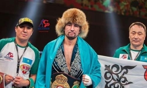 Непобежденный казахстанский боксер с тремя титулами потерял позицию в рейтинге WBO