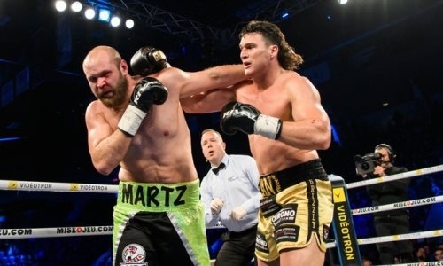 Супертяж «удосрочил» соперника в бою с тремя нокдаунами за титул WBC в одном вечере с казахстанцем. Видео