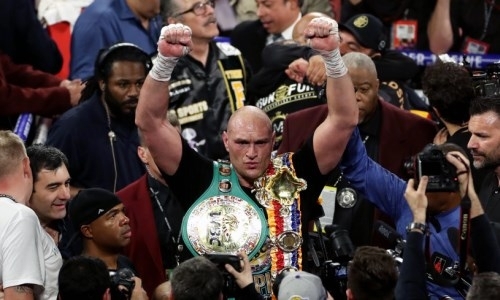 Фьюри после яркой победы нокаутом над Уайлдером закатил дикую вечеринку. Видео