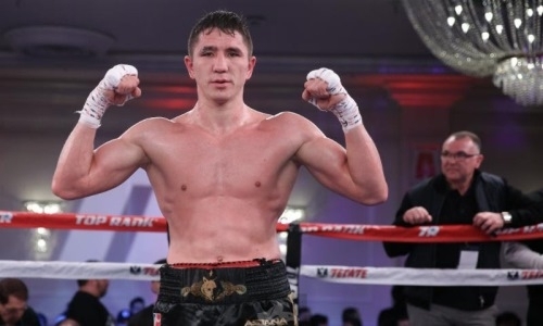 Небитый казахстанский боксер с двумя титулами озвучил сроки возвращения на ринг