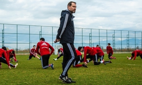 «Актобе» отжигает, «Иртыш» заряжает. Сезон не начался, но цирк выступает вовсю