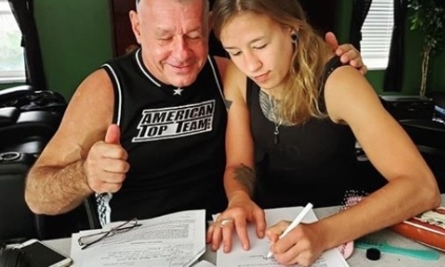 Историческое событие. Первая казахстанка подписала контракт с UFC