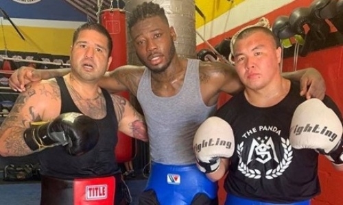 Казахстанский боксер вышел в ринг с бывшим соперником чемпиона Европы