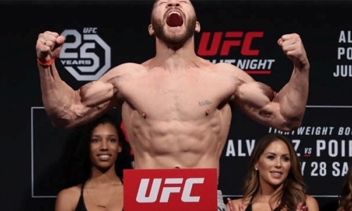 «Ошибка рефери стоила месяцев моей работы». Состоялась худшая остановка боя в истории UFC