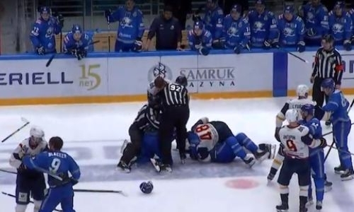Массовой дракой хоккеистов завершился первый матч между «Барысом» и «Металлургом» в плей-офф КХЛ. Видео