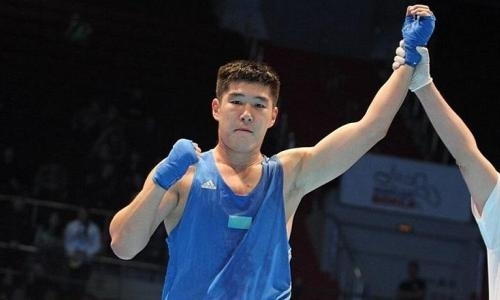 Чемпион мира по боксу из Казахстана победил в стартовом бою олимпийской квалификации