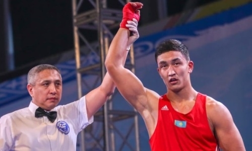 Вице-чемпион мира из Казахстана отправил соперника в нокдаун и выиграл первый бой в отборе на Олимпиаду-2020