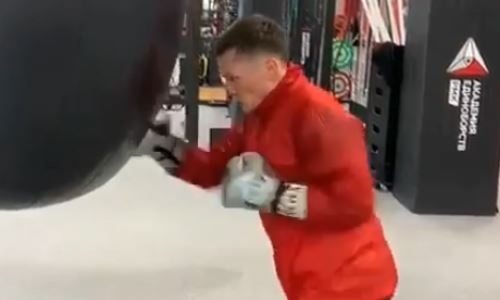 Казахстанская «Ракета» показал бешеную скорость рук на тренировке. Видео