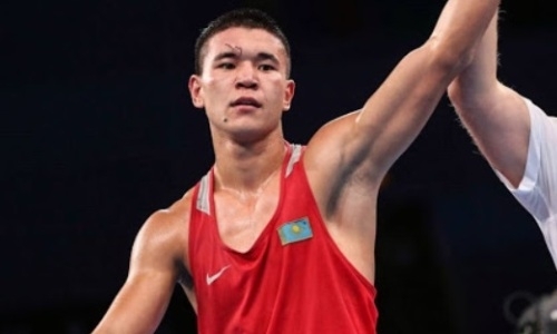Титулованный казахстанский боксер досрочно выиграл бой в отборе на Олимпиаду-2020