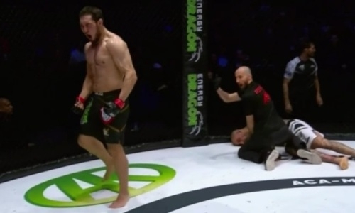 Видео нокаута вечера ударом с правой в подбородок от казахстанского файтера на АСА 105