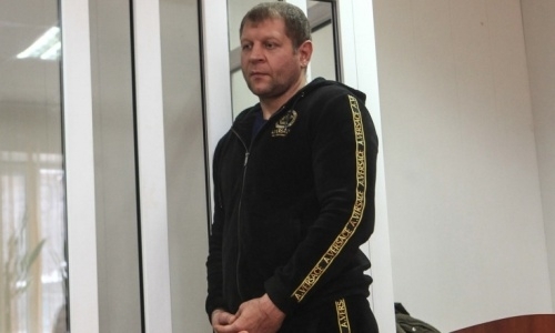 «Кто же стуканул, кто же слил». Александр Емельяненко честно рассказал, за что его посадили на семь суток