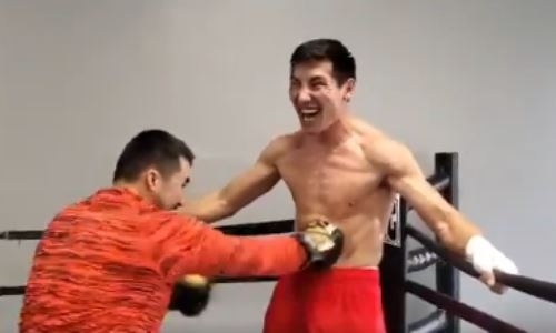 Жанибек Алимханулы продемонстрировал «железный» пресс. Видео