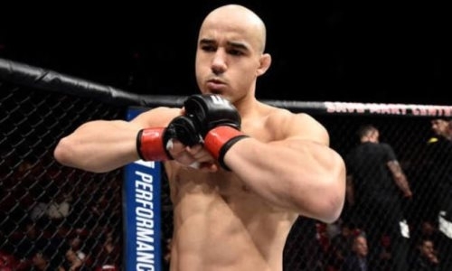 Экс-претендент на титул UFC оценил своего соперника по бою на турнире в Казахстане