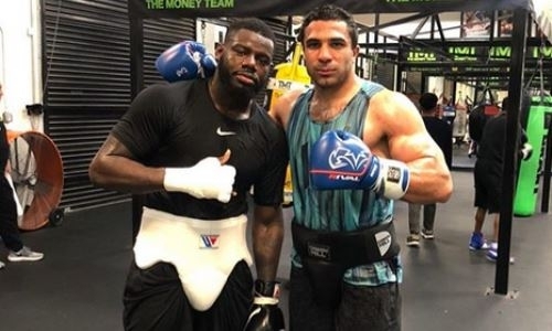 Тяжеловес из Казахстана провел заключительный спарринг с с экс-претендентом на титул чемпиона мира