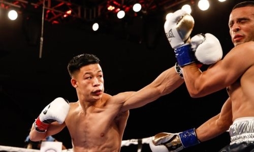 Американский боксер устроил беспощадное избиение сопернику и победил нокаутом. Видео