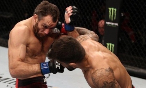 Российский файтер с 20 победами потерпел историческое поражение в UFC. Видео