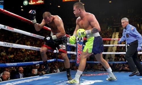 Сорвался первый бой Сергея Ковалева после нокаута от «Канело»