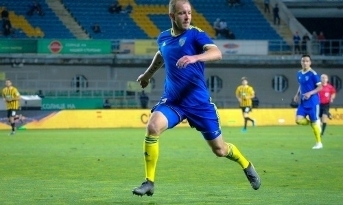 «Из развлечений — телевизор, телефон, джокер». Белорусский лидер клуба КПЛ недоволен ограничениями в Казахстане