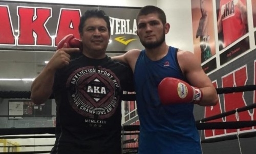 «К такому мы не готовились, но в этом есть смысл». Тренер Нурмагомедова высказался о переносе боя с Фергюсоном