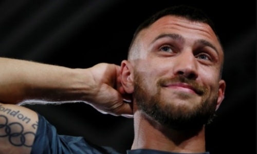 «Подписывай бумаги, ты, украинский х**!». Чемпион мира дерзко бросил вызов Ломаченко