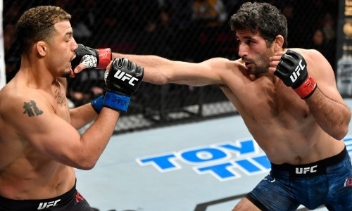 Американский файтер UFC зубодробительным ударом с левой выбил капу изо рта соперника. Видео нокаута