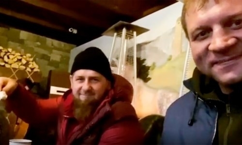 «Сегодня у меня праздник». Емельяненко показал, как «уходит в отрыв» с Кадыровым. Видео