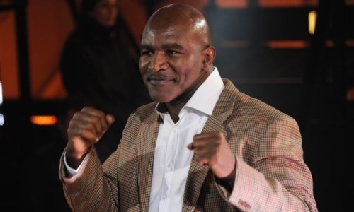 «Самый интенсивный боец в мире». Легендарный Холифилд назвал своего любимого боксера современности