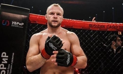 «Сидит без денег». Экс-чемпион Bellator ответил на обвинение в жадности со стороны Емельяненко